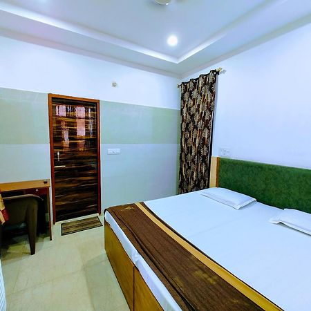 Hotel Yolo- Чандігарх Екстер'єр фото