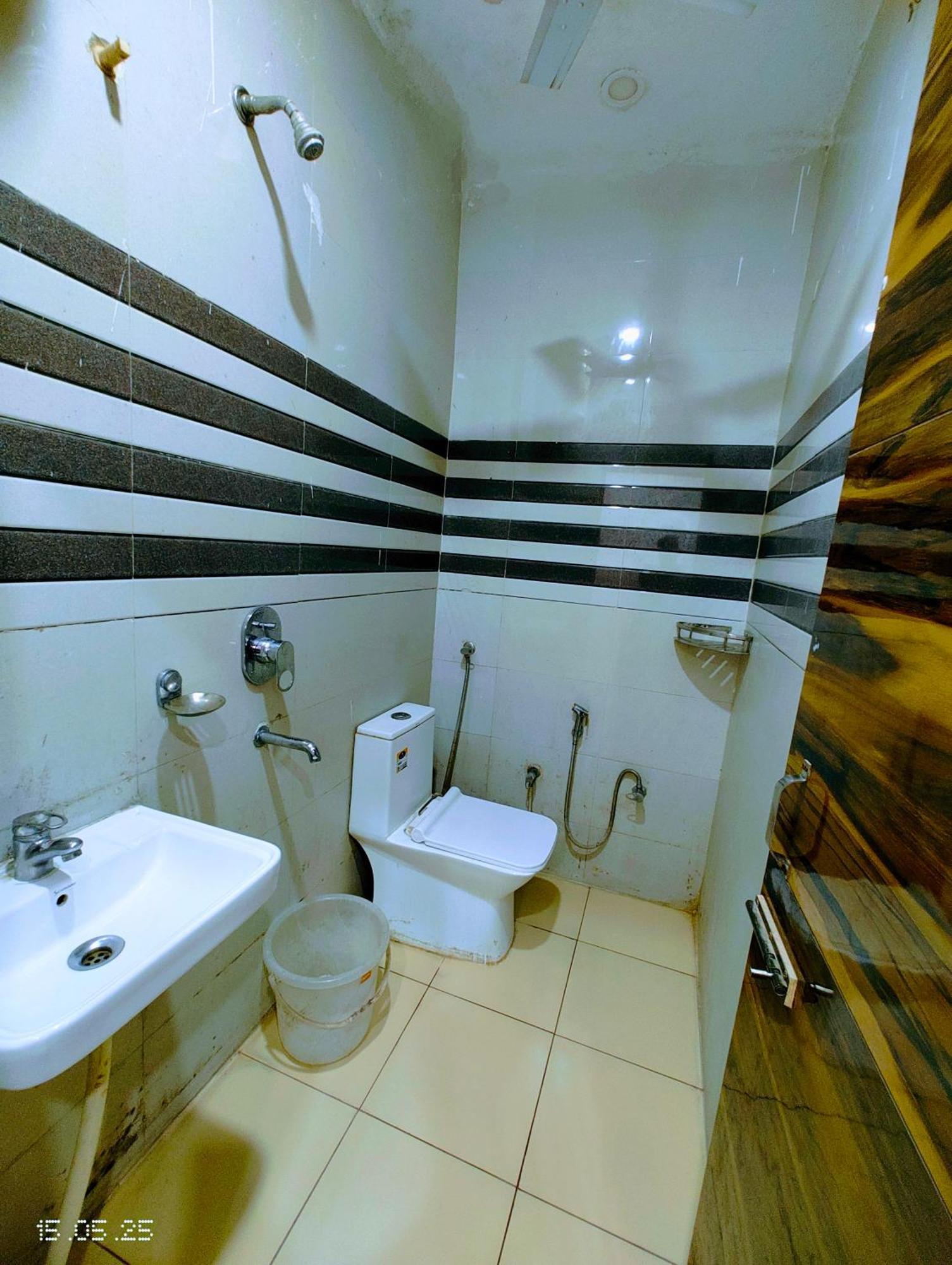 Hotel Yolo- Чандігарх Екстер'єр фото