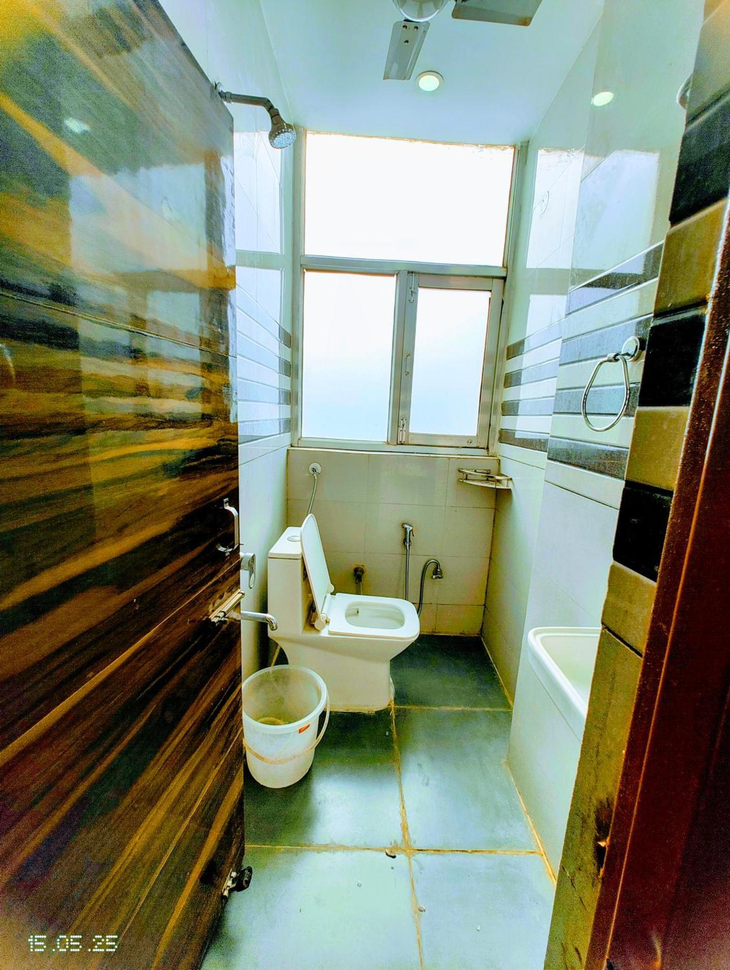 Hotel Yolo- Чандігарх Екстер'єр фото